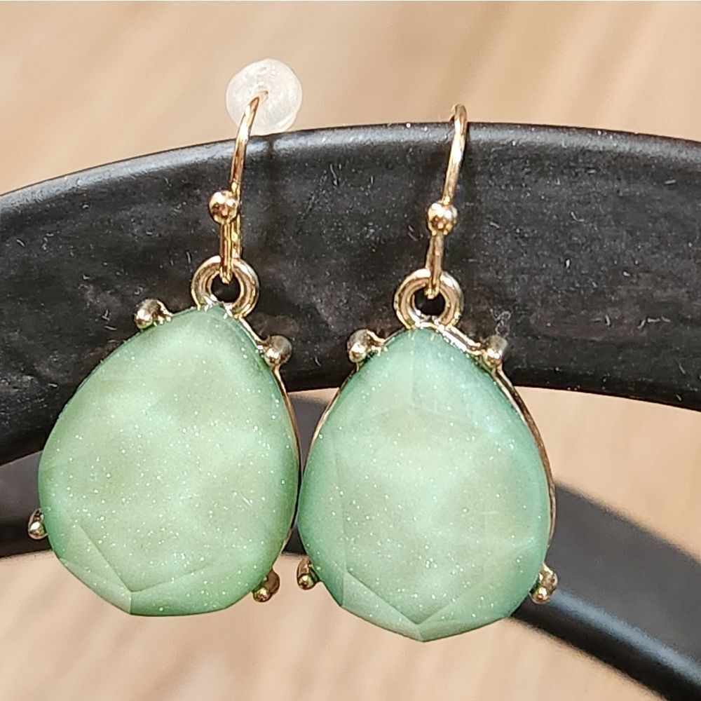 💚Green Sparkly Dangling Earrings
